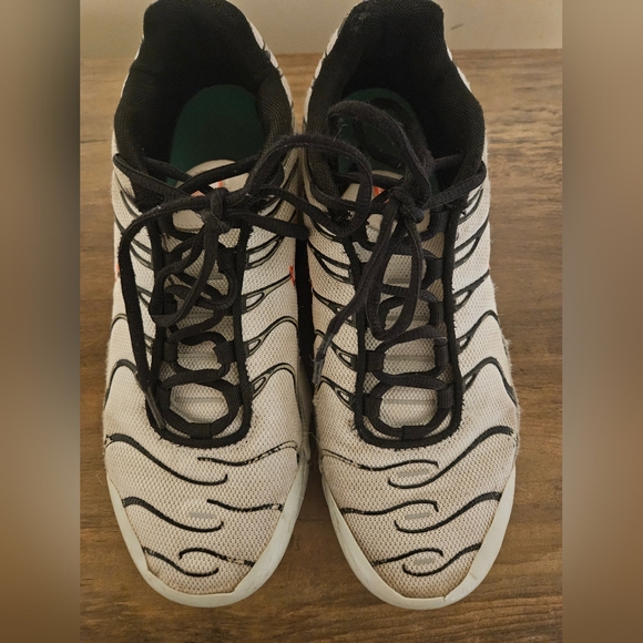 Nike Air Tuned Max White Black Orange Accent Sneakers - Picture 4 of 6